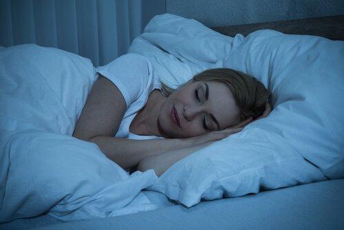 woman-sleeping-in-bed.jpg